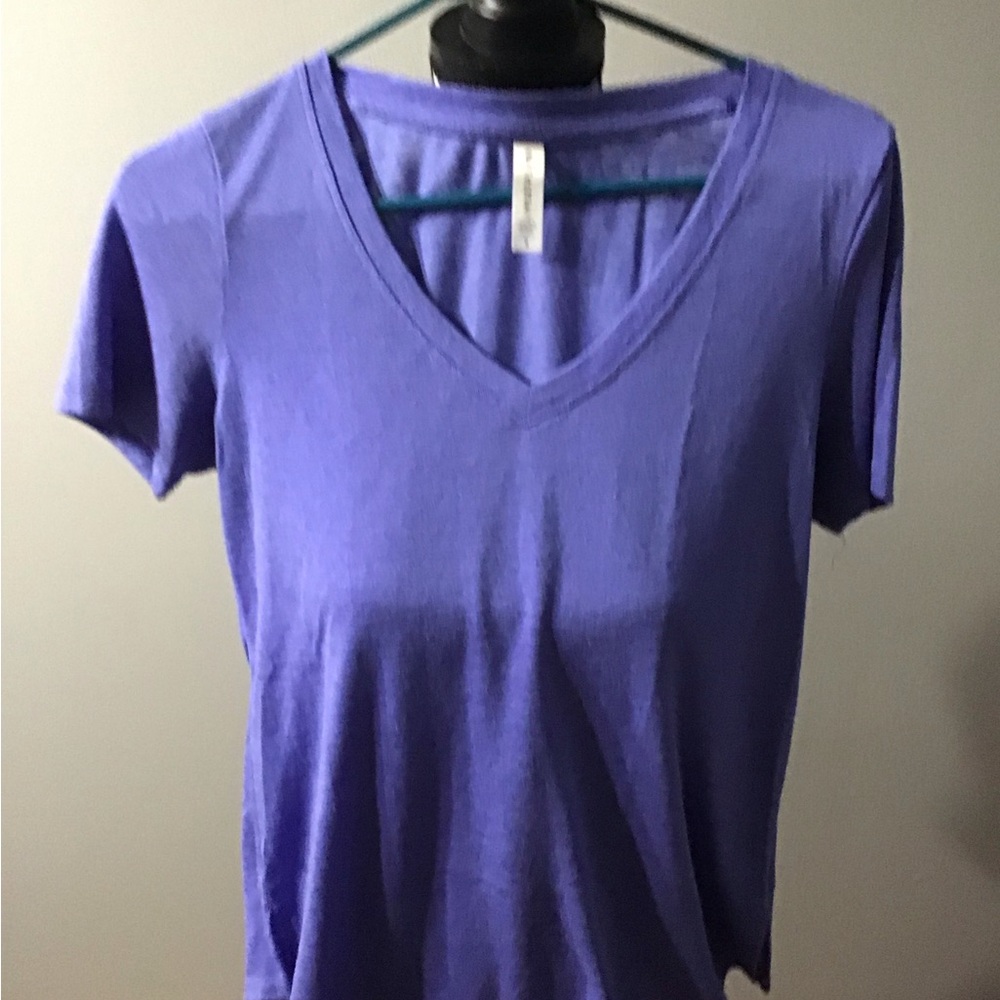 Atleta V-Neck Short Sleeve Tee (18” PTP)